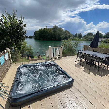 Lakeside Retreat 2 With Hot Tub, Private Fishing Peg Situated At Tattershall Lakes Country Park 외부 사진